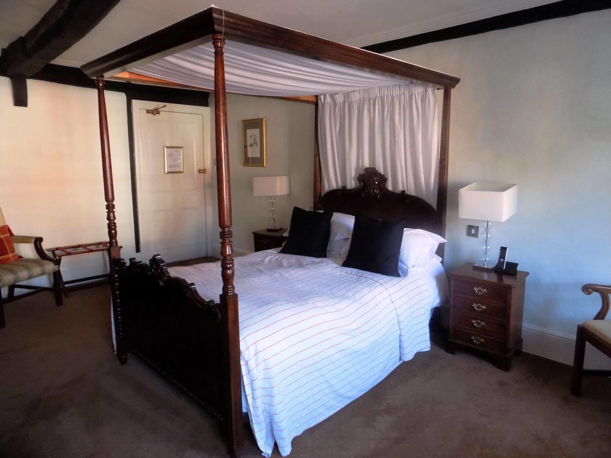 The Angel B&B ชิชิสเตอร์ ภายนอก รูปภาพ