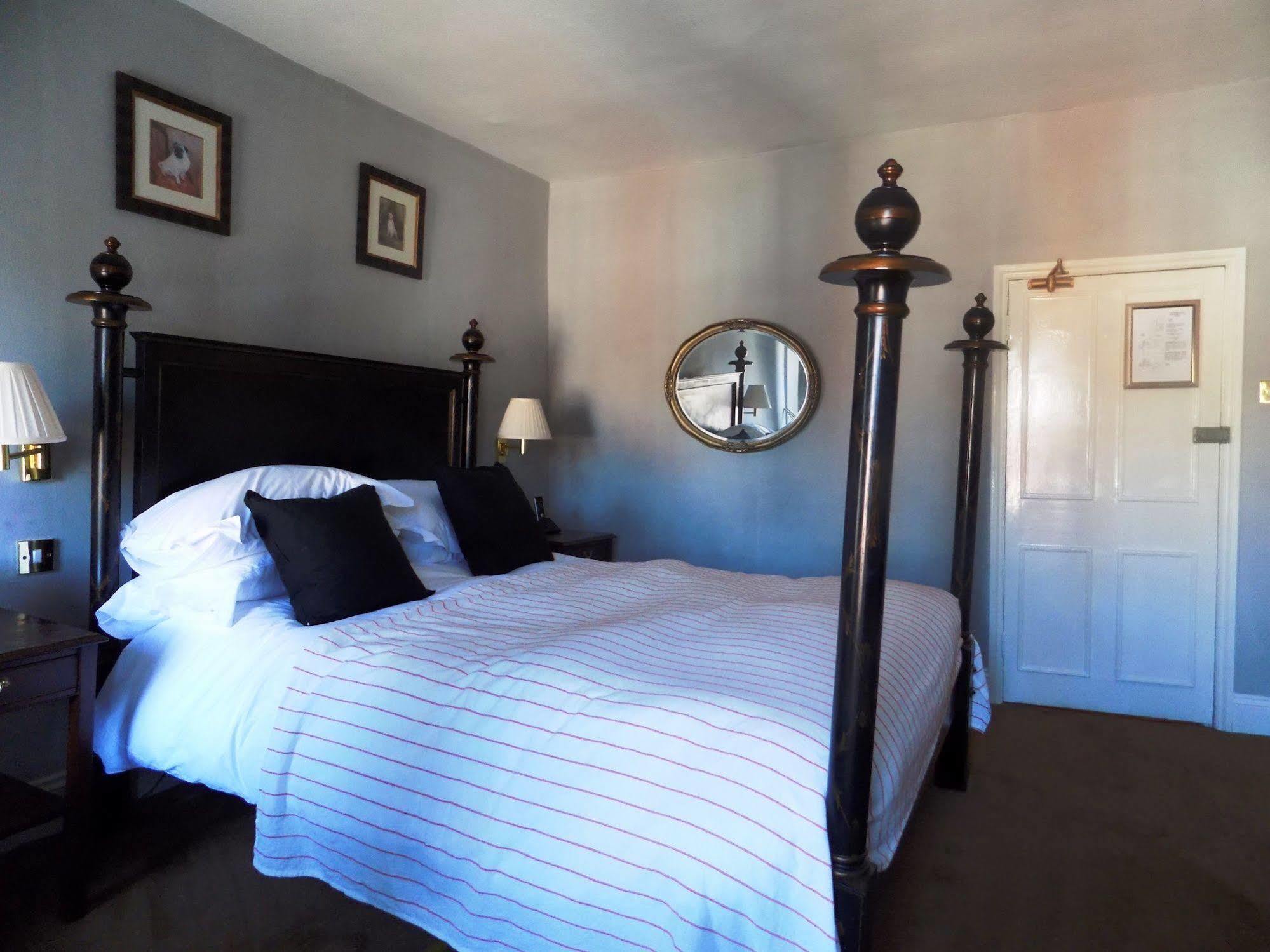 The Angel B&B ชิชิสเตอร์ ภายนอก รูปภาพ