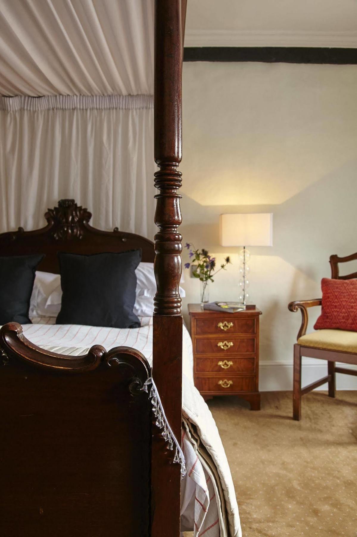 The Angel B&B ชิชิสเตอร์ ภายนอก รูปภาพ