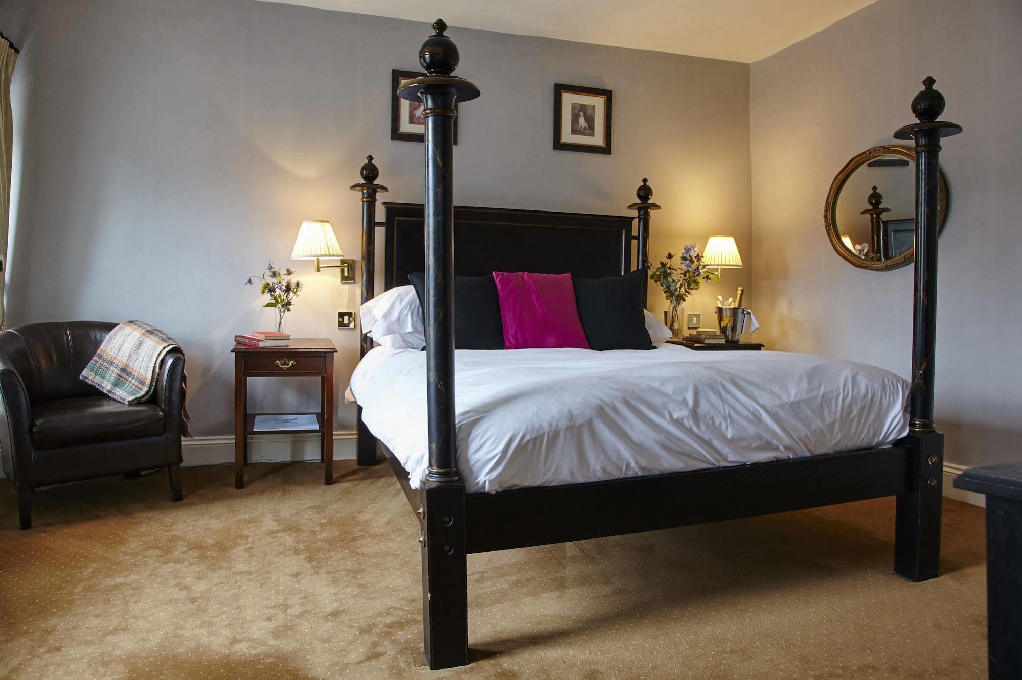The Angel B&B ชิชิสเตอร์ ภายนอก รูปภาพ