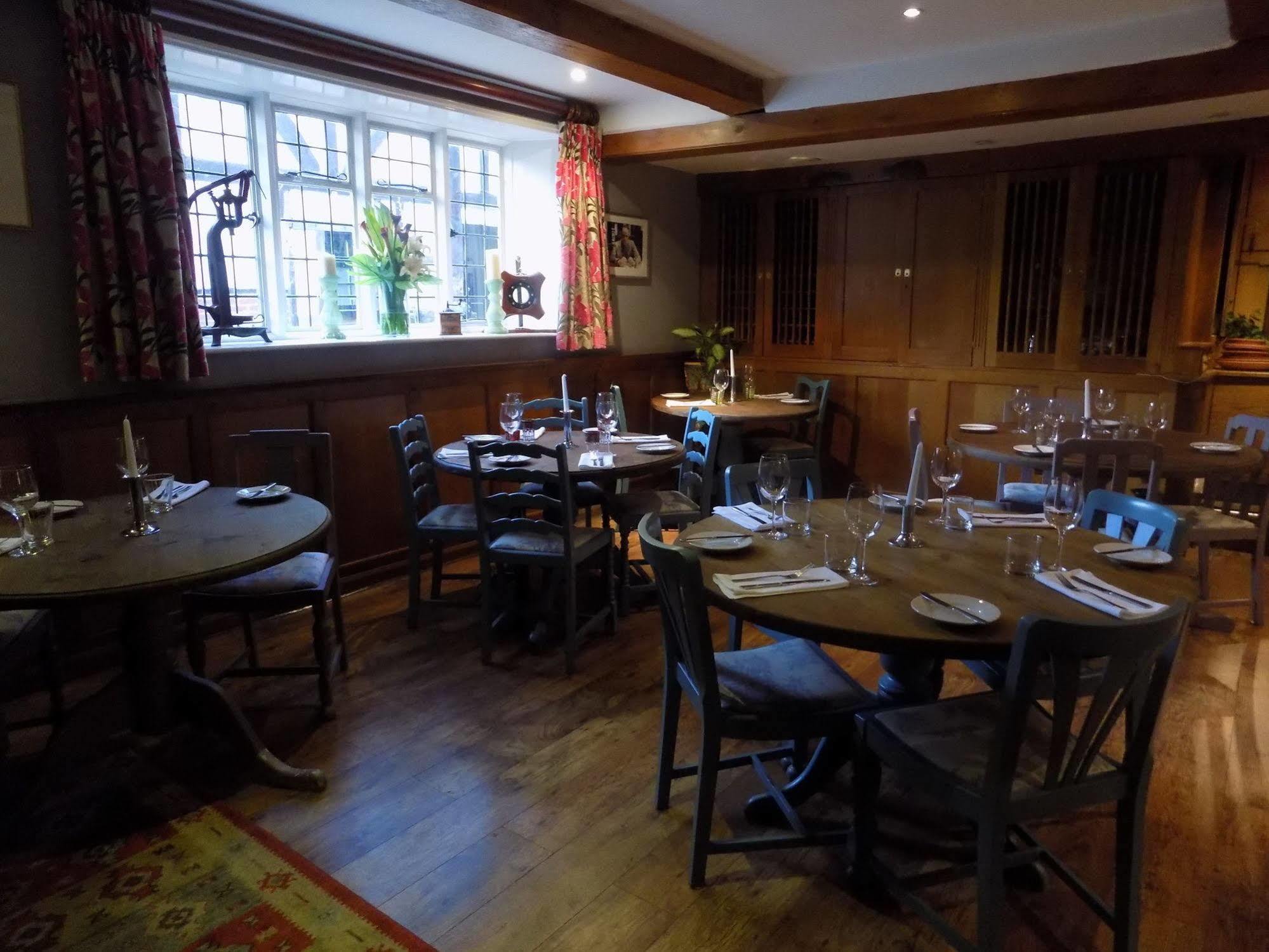 The Angel B&B ชิชิสเตอร์ ภายนอก รูปภาพ