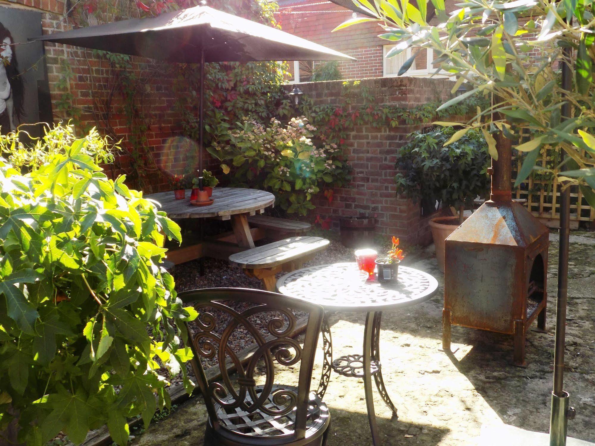 The Angel B&B ชิชิสเตอร์ ภายนอก รูปภาพ