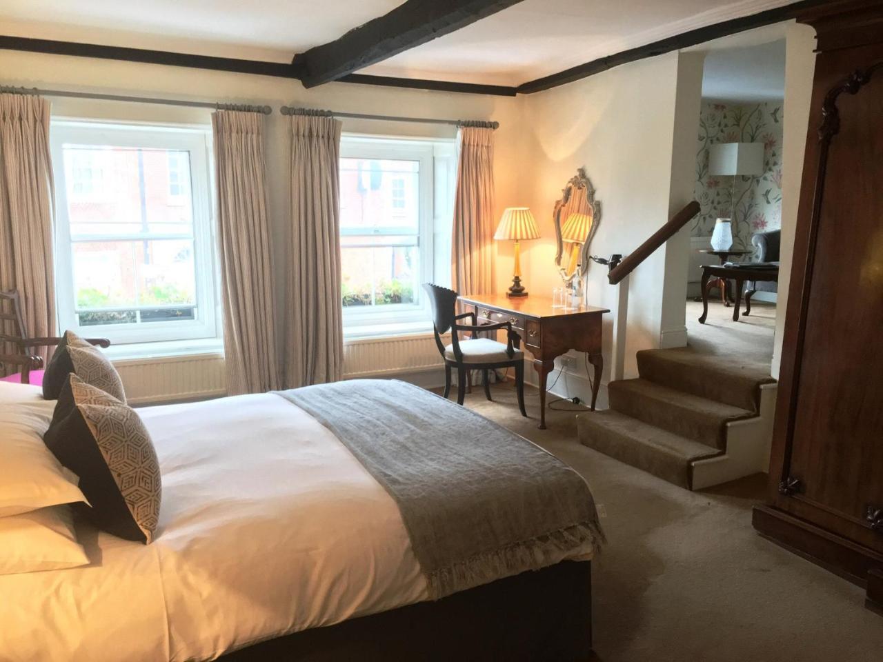 The Angel B&B ชิชิสเตอร์ ภายนอก รูปภาพ