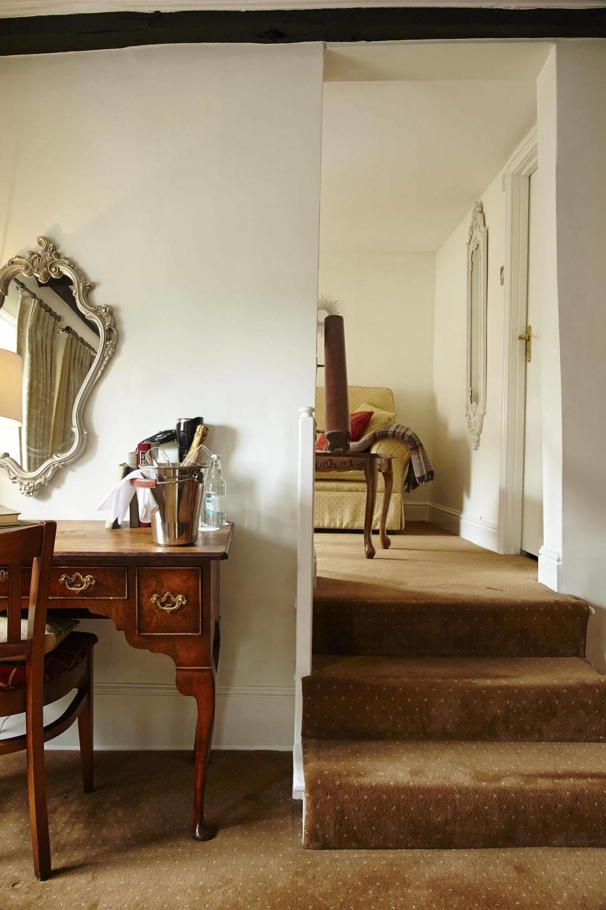 The Angel B&B ชิชิสเตอร์ ภายนอก รูปภาพ